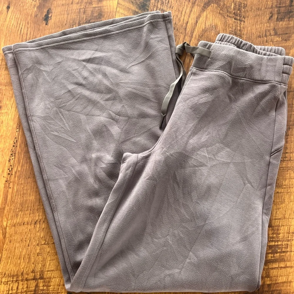 AirEssentials Wide Leg Pants - Picture 3 of 5